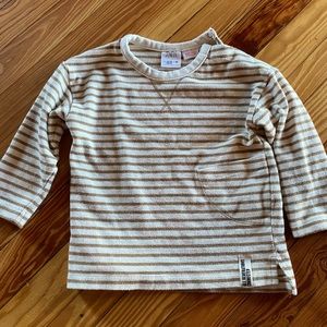 zara long sleeve t-shirt w pocket, snaps at neck. size 12-18mo. good condition